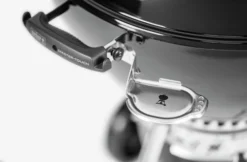 Weber Master Touch Premium SE E-5775 Zwart Met Sear Grate 19 Weber Master Touch Premium SE E-5775 Zwart Met Sear Grate -Pannen- Kokers Winkel 1190799