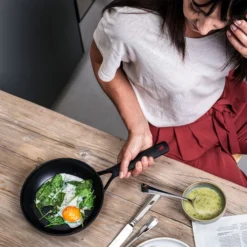 KitchenAid Classic Forged Aluminium Koekenpan 24 Cm -Pannen- Kokers Winkel 1474358